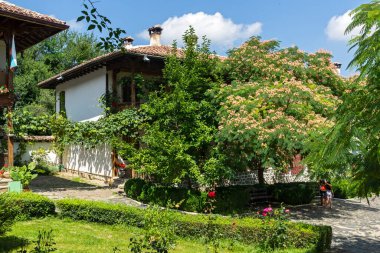 KLISURA MONASTERY, BULGARIA - 10 AĞUSTOS 2014: Bulgaristan 'ın Montana Eyaleti Aziz Kiril ve Methodius' a adanmış Ortaçağ Klisura Manastırı
