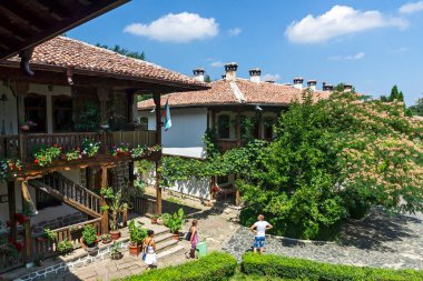 KLISURA MONASTERY, BULGARIA - 10 AĞUSTOS 2014: Bulgaristan 'ın Montana Eyaleti Aziz Kiril ve Methodius' a adanmış Ortaçağ Klisura Manastırı