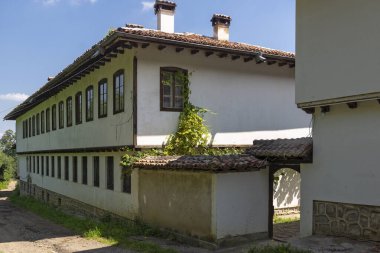 KLISURA MONASTERY, BULGARIA - 10 AĞUSTOS 2014: Bulgaristan 'ın Montana Eyaleti Aziz Kiril ve Methodius' a adanmış Ortaçağ Klisura Manastırı
