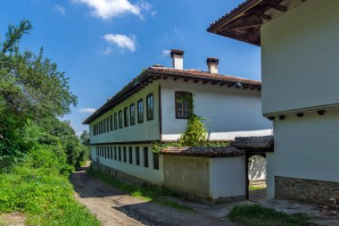 KLISURA MONASTERY, BULGARIA - 10 AĞUSTOS 2014: Bulgaristan 'ın Montana Eyaleti Aziz Kiril ve Methodius' a adanmış Ortaçağ Klisura Manastırı