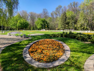 SOFYA, BULGARIA - 27 Nisan 2020: Bulgaristan 'ın Sofya kentindeki South Park' ın bahar manzarası