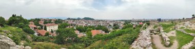 PLOVDIV, BULGARIA - 19 Mayıs 2020: Bulgaristan 'ın Nebet Tepe tepesinden Filibe kentinin panoramik şehir manzarası