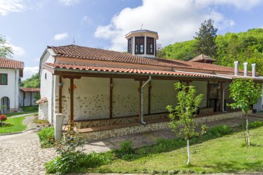 ZLATOLIST, BULGARIA - 2 Mayıs 2014: Bulgaristan 'ın Blagoevgrad bölgesindeki Zlatolist Village' da Aziz George Kilisesi olarak bilinen Aziz George 'a adanmış kilise