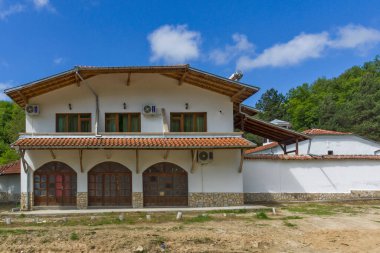 ZLATOLIST, BULGARIA - 2 Mayıs 2014: Bulgaristan 'ın Blagoevgrad bölgesindeki Zlatolist Village' da Aziz George Kilisesi olarak bilinen Aziz George 'a adanmış kilise