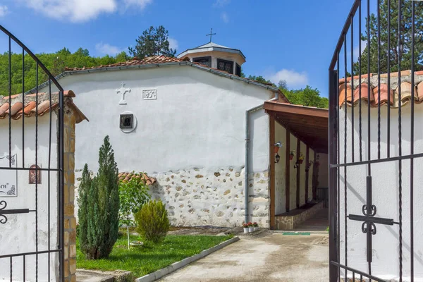 2014年5月2日ブルガリア ブラゴエヴグラード州ズラトリスト村の聖ゲオルギオス教会 英語版 — ストック写真