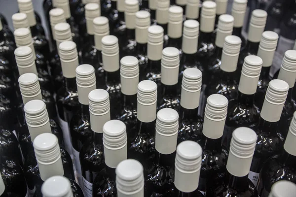 Close Up of Screw-top Bottles — Stock Photo, Image