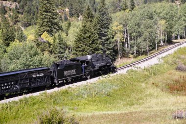 Bulunmuştun Nm, ABD, 19 Eylül 2017: Huelva'daki ve Toltec demiryolundan vintage buhar locomoitve erken sonbaharda bulunmuştun Pass doğru tırmanıyor.
