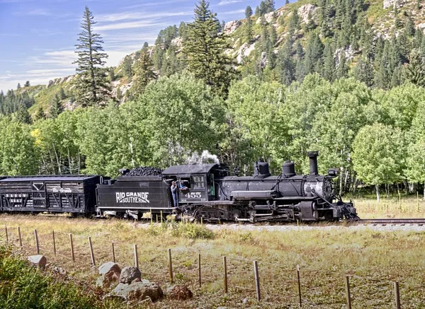 이른가 Cumbres Toltec 철도에서 Locomoitve Chama 쪽으로 올라가서 Chama 2017 — 스톡 사진