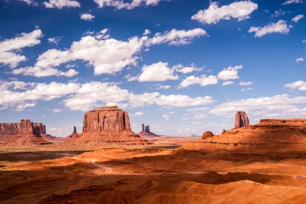 Ruta resistente a través de Monument Valley — Foto de Stock