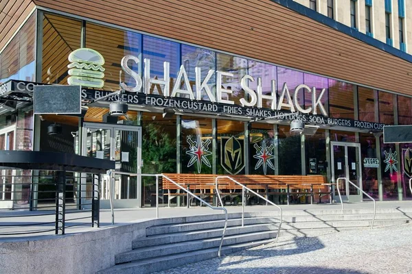 2020年4月23日 内华达州拉斯维加斯 拉斯维加斯大道 Las Vegas Strip 附近的一家 摇摆店 Shake Shack 图库图片