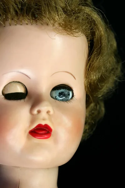 Primo Piano Del Viso Una Bambola Ammiccante — Foto Stock