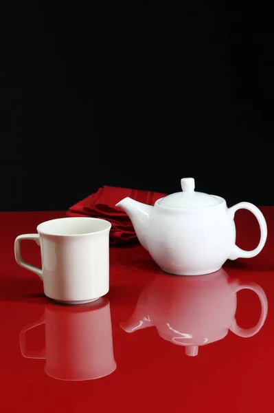 Uma Mesa Cozinha Vermelha Definida Para Hora Chá — Fotografia de Stock
