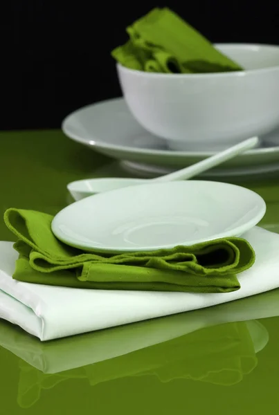 현대식 접시와 냅킨이 — 스톡 사진