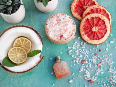 Besleyici ve doğal spa malzemeleri.