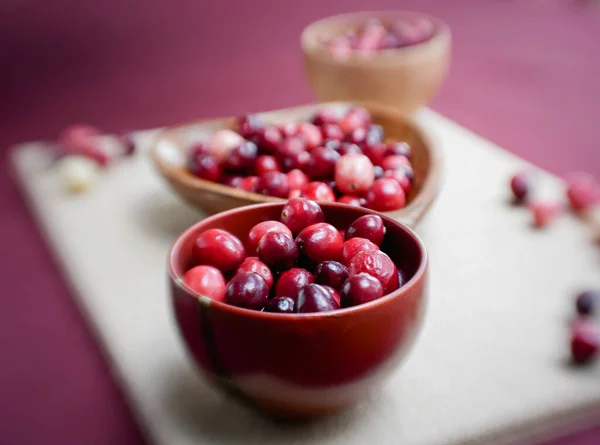 Tigelas Cheias Cranberries Frescos Prontos Para Assar — Fotografia de Stock
