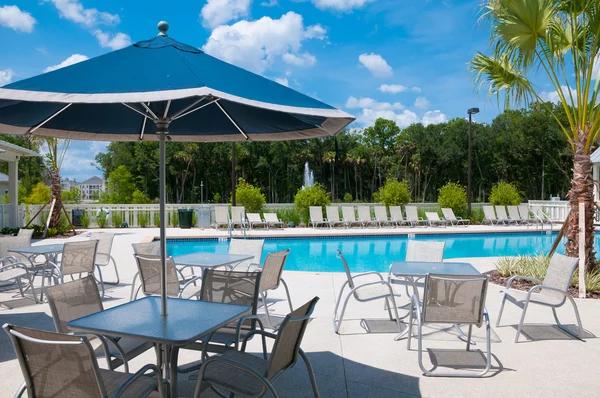 Pool Deck Umbrella chairs and tables on a sunny day — Stock Photo, Image