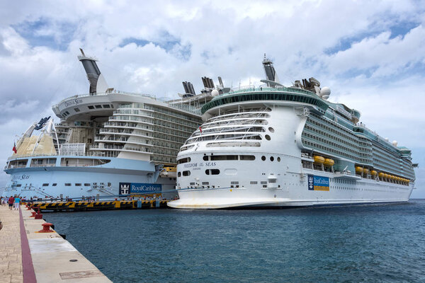 Круизные лайнеры Oasis and Freedom
