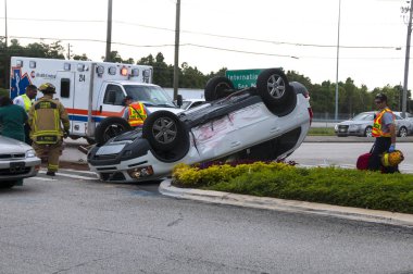 Araç Rollover önemli kavşak