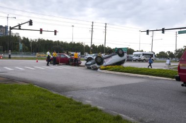 Araç Rollover önemli kavşak