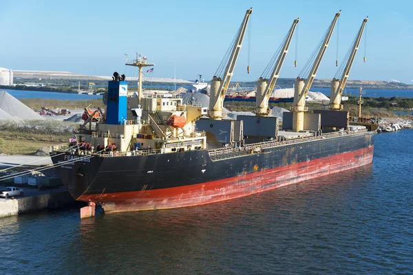 Днопоглиблювальних робіт танкер пристикувався на ремонт — стокове фото