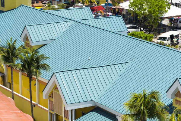 Pokrycia dachowe ze zielony — Zdjęcie stockowe