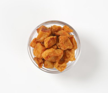 Fried parçalarını domuzderisi ve yağ