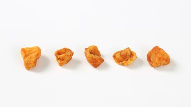 Fried parçalarını domuzderisi ve yağ