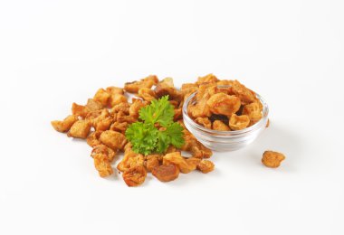 Fried parçalarını domuzderisi ve yağ
