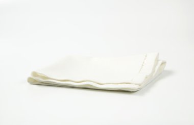 Beyaz hemstich peçete