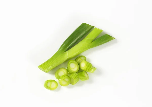Нарезанный зелёный лук — стоковое фото