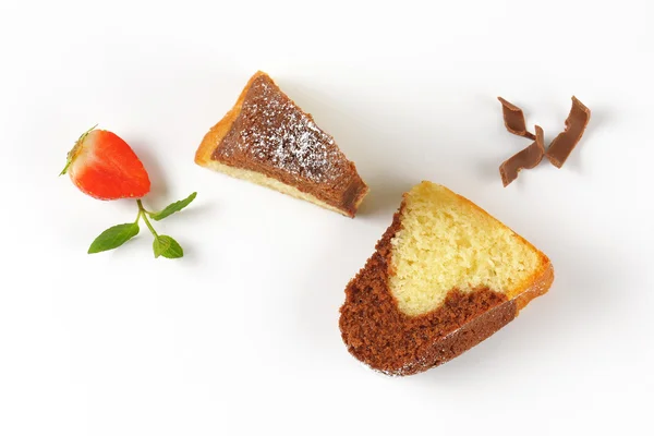 대리석 bundt 케이크의 조각 — 스톡 사진