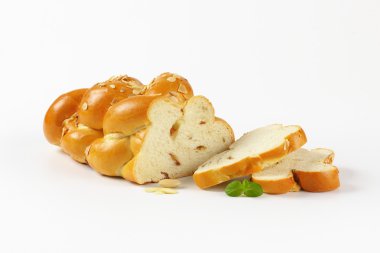 tatlı örgülü ekmek dilimlenmiş