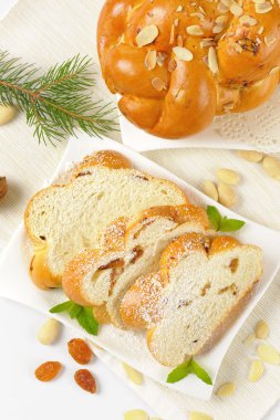 Çek örgülü Noel ekmek