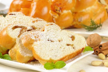 Çek örgülü Noel ekmek