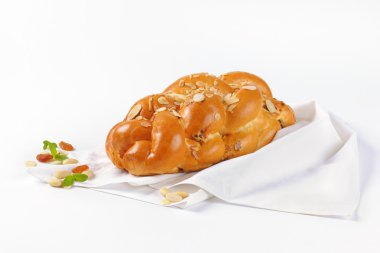 Tatlı örülmüş ekmek