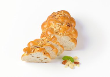 tatlı örgülü ekmek dilimlenmiş