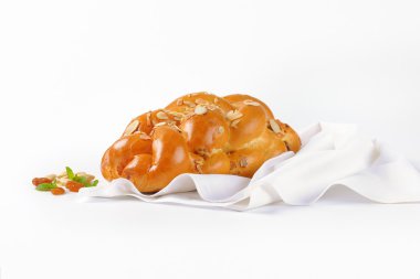 Tatlı örülmüş ekmek