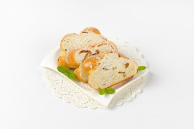 tatlı örgülü ekmek dilimleri