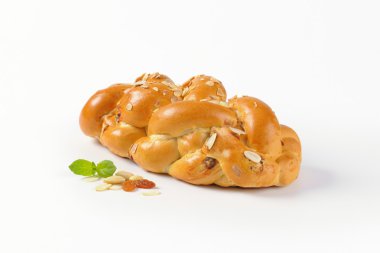 Tatlı örülmüş ekmek