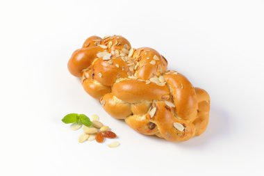 Tatlı örülmüş ekmek