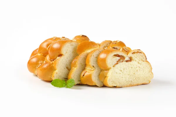 Szeletelt édes fonott kenyeret — Stock Fotó