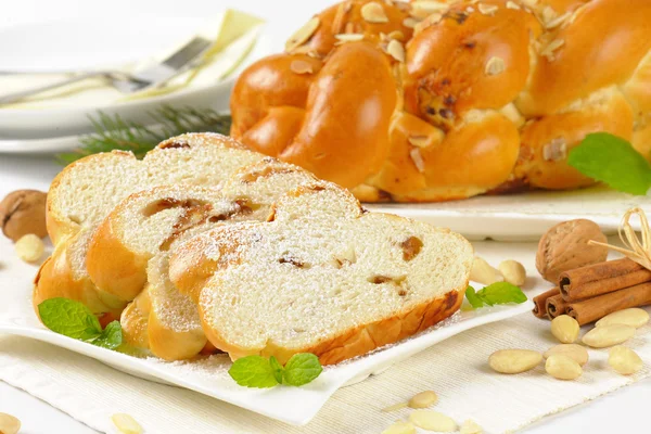 Çek örgülü Noel ekmek