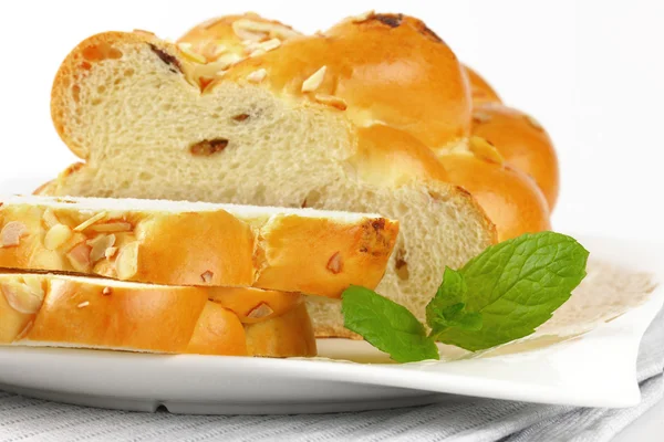 Pane dolce intrecciato a fette — Foto Stock