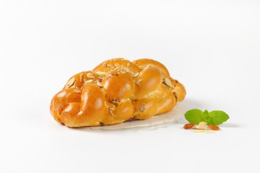 Tatlı örülmüş ekmek