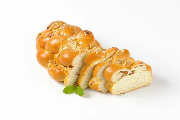 달콤한 꼰된 빵 슬라이스 — 스톡 사진