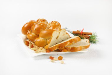 Çek örgülü Noel ekmek