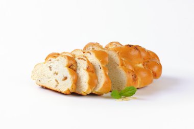 tatlı örgülü ekmek dilimlenmiş