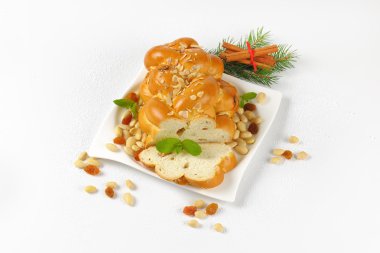 Çek örgülü Noel ekmek