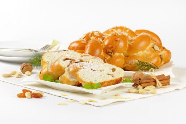 Çek örgülü Noel ekmek