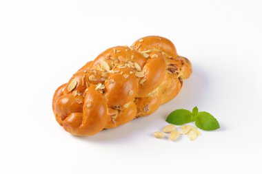 Tatlı örülmüş ekmek